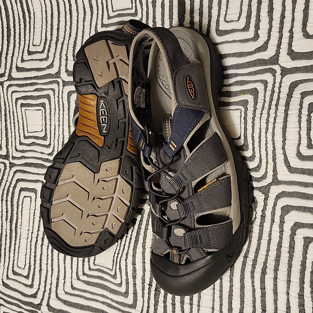 Keen Mens water shoe with Anatomic footbed